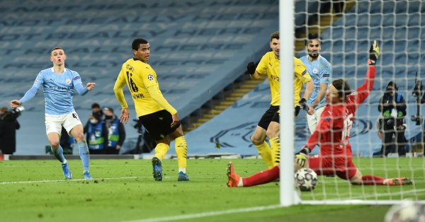 Борусия Дортмунд - Манчестър Сити, четвъртфинален мач-реванш на Шампионската лига.