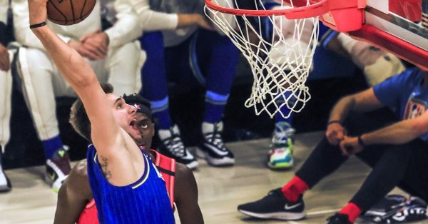 Лидерът на Далас Лука Дончич получи травма в левия глезен