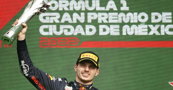 Двукратният световен шампион във Формула 1 Макс Верстапен отпразнува рождения
