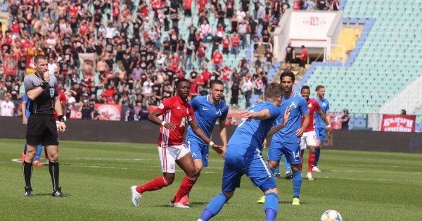 По програма ЦСКА и Левски трябва да се изправят един