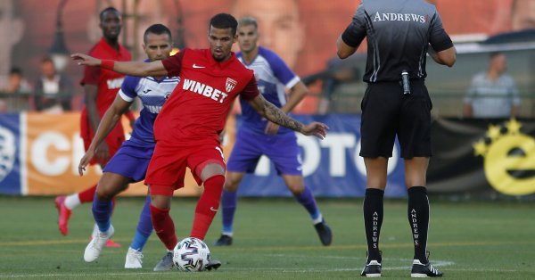 Ботев Пловдив преговаря за двама футболисти на Царско село Става