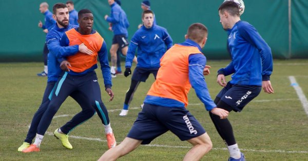 Това е хърватски защитник който се очаква да бъде изпробван