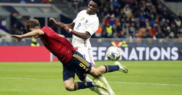 Манчестър Юнайтед идентифицира полузащитника на Монако Орелиен Чуамени като потенциален