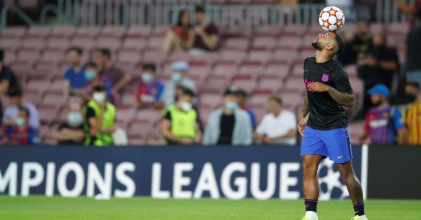 Новият нападател на Барселона Мемфис Депай се показа като абсолютен