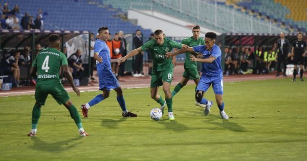 Зелените са на две точки от лидера ЦСКА, с мач