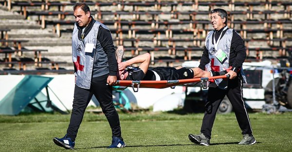 Защитникът на Славия Емил Виячки ще бъде готов за дербито