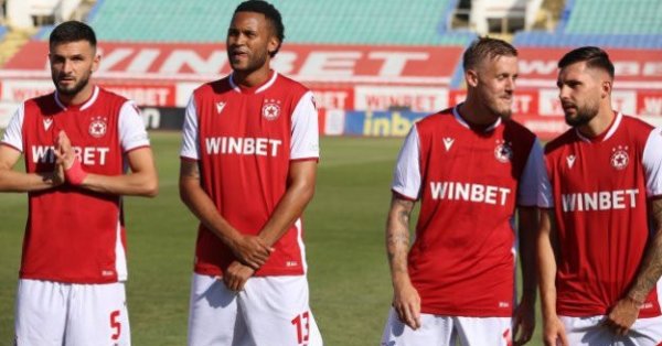 Както е известно косовският защитник удари в прасеца играча на