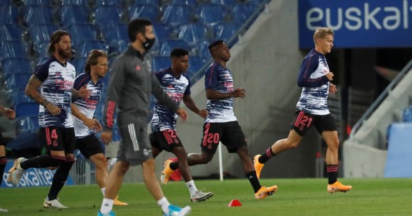 Протоколът гласи че всички негови съотборници и целият персонал на