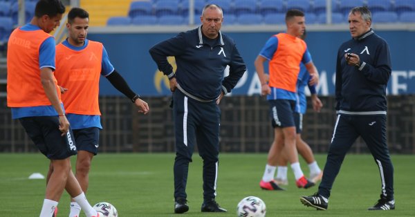 Треньорът на Левски Станимир Стоилов е поканил любимеца на сектор