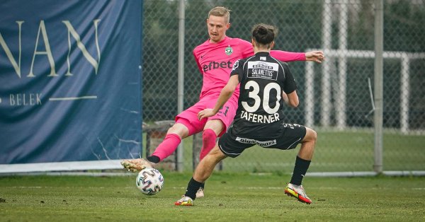 Дълбоко в добавеното време на срещата играчът на разградчани сблъска