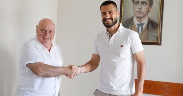 Левски подписа договор със защитника Гьоко Зайков, като контрактът с