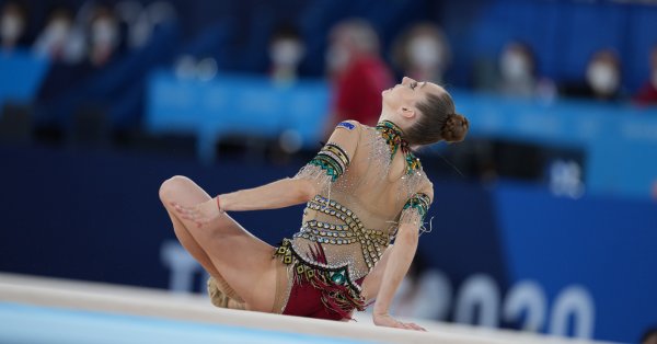 Българските гимнастички Боряна Калейн и Катрин Тасева са на позиция