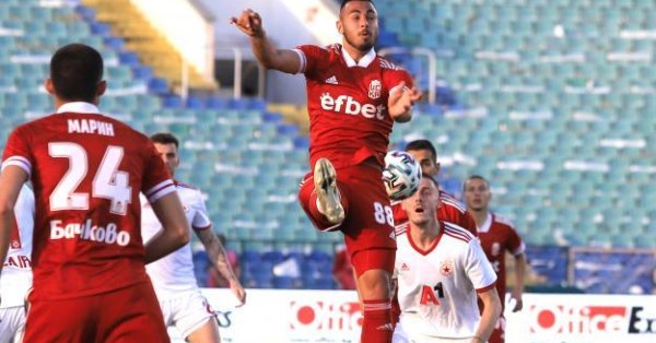 Локомотив Пловдив записа четвърта поредна контрола без победа Черно белите отстъпиха