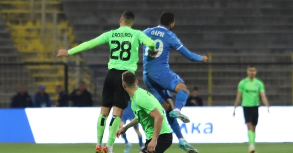 През този шампионат обаче бройката на попаденията на водещите стрелци