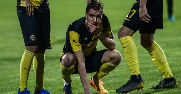 Нападателят има 5 см рана в областта на ахилеса на левия