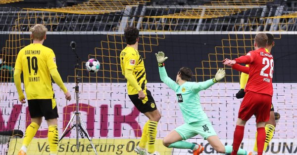 Борусия Дортмунд записа 10 то поражение през сезона след като допусна