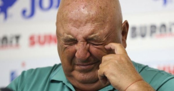 Босът на Славия Венцеслав Стефанов коментира на националния стадион Васил