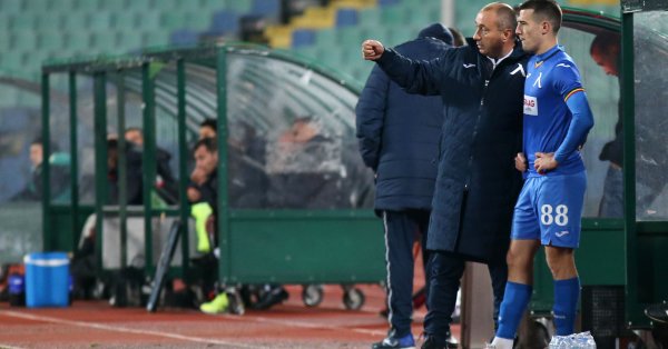 Треньорът на Левски Станимир Стоилов е вдигнал мерника на няколко