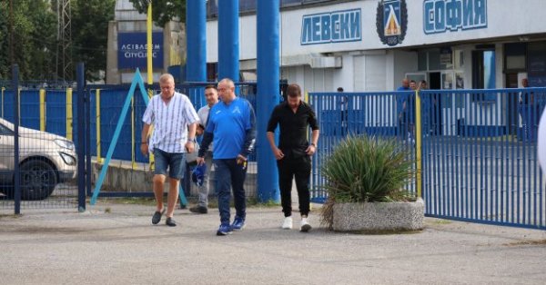 Днес 20 януари Левски уведоми Спартак за отмяната на приятелския
