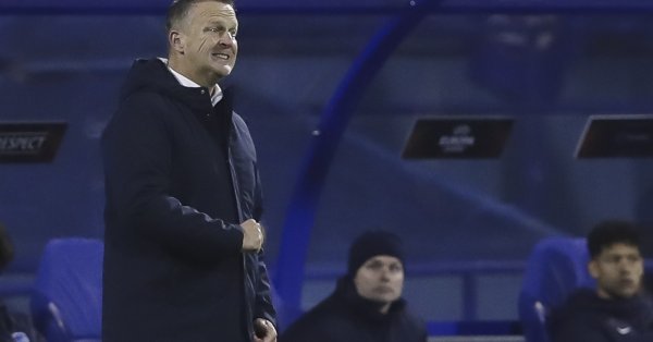 Ръководството взе решението да се раздели с Йон ван ден