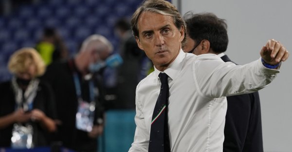 Селекционерът на Италия Роберто Манчини е пред дилема преди двубоя с Швейцария