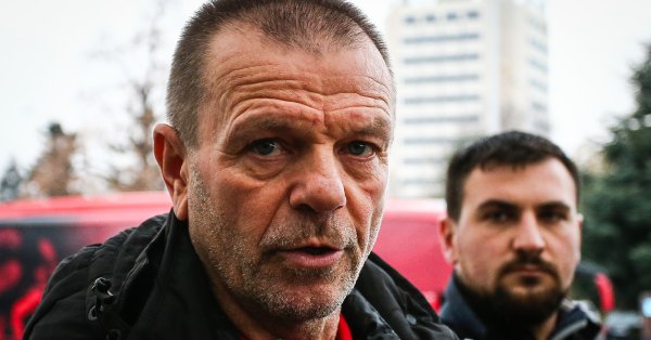 Треньорът на ЦСКА Стойчо Младенов има две колебания относно състава