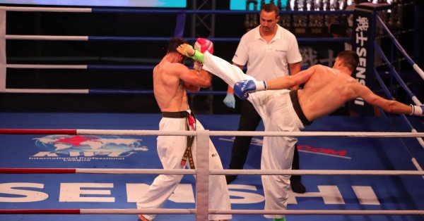 Украинецът Владислав Фостенко записа втора поредна победа на ринга на