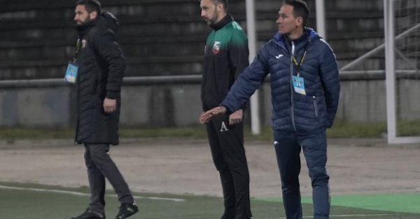 Помощник-треньорът на Левски Живко Миланов за пореден път предупреди, че