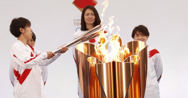 Във Фукушима Североизточна Япония бе запален олимпийският огън с което