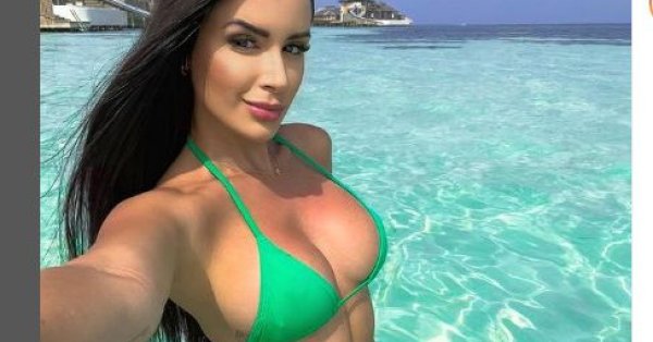 Бившият футболист на Ювентус Дъглас Коста и ослепителната му съпруга