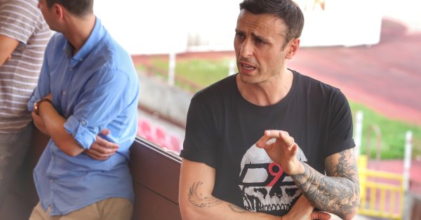 Екипът на Димитър Бербатов внесе подписка от над 1 3 от