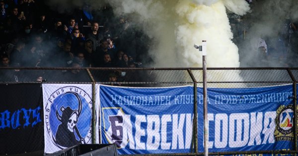 Левски благодари на феновете си за подкрепата в мача със