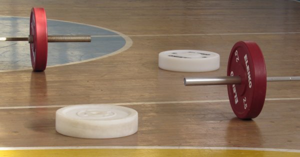 Възраждането на българските щанги очевидно продължава Състезателят на варненския Титан