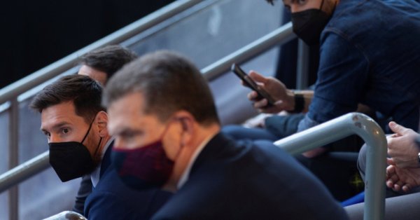Суперзвездата на Барселона Лионел Меси беше видимо доволен от официалното
