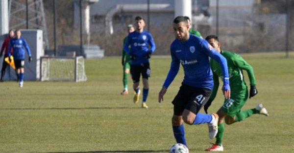 В 28 ата минута Мартин Милушев пое топката по дясното крило