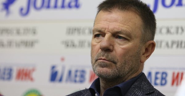 Новият треньор на ЦСКА Стойчо Младенов започва спешна селекция пише