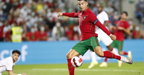 Звездата на световния футбол Кристиано Роналдо продължи да подобрява всевъзможни