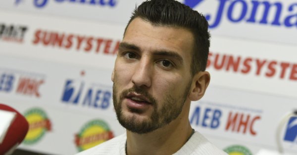 Българският национал Димитър Велковски изигра цял мач за Серкъл Брюж