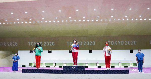 Международният олимпийски комитет (МОК) разреши на призьорите на игрите в