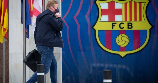 Треньорът на Барселона Роналд Куман е помолил новия стар президент Жоан
