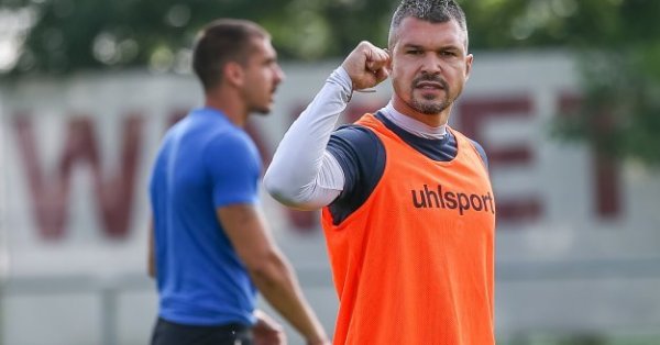 В последните месеци Божинов се изявяваше по скоро като помощник на