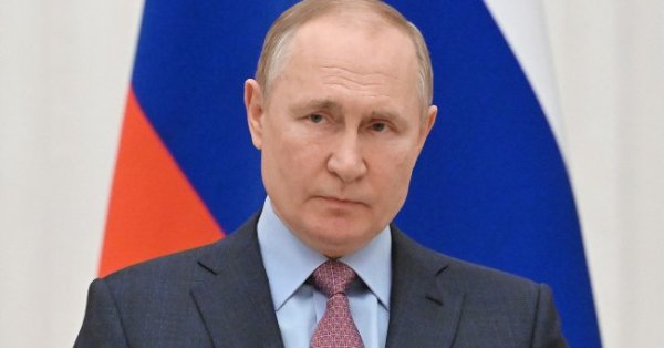 Сертификатът за почетен президент е бил връчен на Путин през