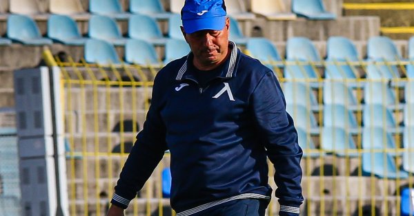 Новият стар треньор на Левски Станимир Стоилов стартира с победа втория