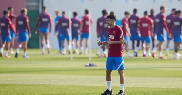 Талантливият халф на Барселона Педри ще е извън игра до