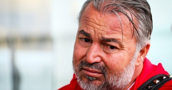 Националният селекционер Ясен Петров повика 10 футболисти състезаващи се зад