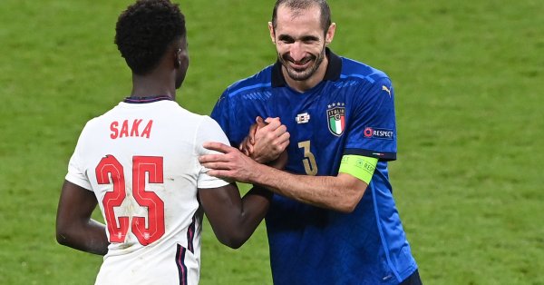 Италианският капитан Джорджо Киелини стана герой на Евро 2020 Не