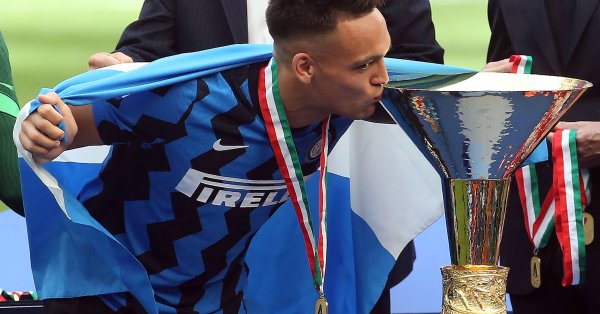 Нападателят на Интер Лаутаро Мартинес попада в трансферните планове на