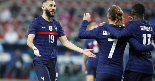 Франция ще бъде без двама от основните си футболисти в