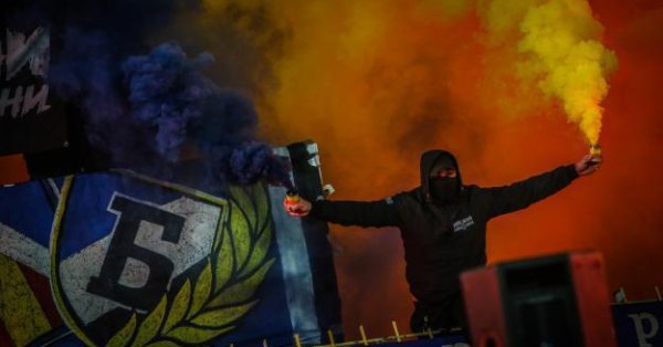 Феновете на Левски от фракцията Blue Boys Петрич призоваха за