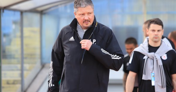 Треньорът на ЦСКА Любослав Пенев ще заложи на експериментален състав